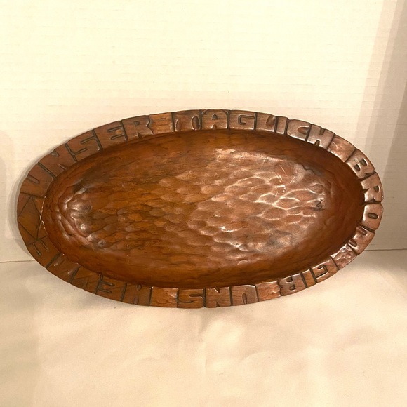 COPY - Vintage hand carved wooden German round bread board or serving bowl. - Picture 2 of 9